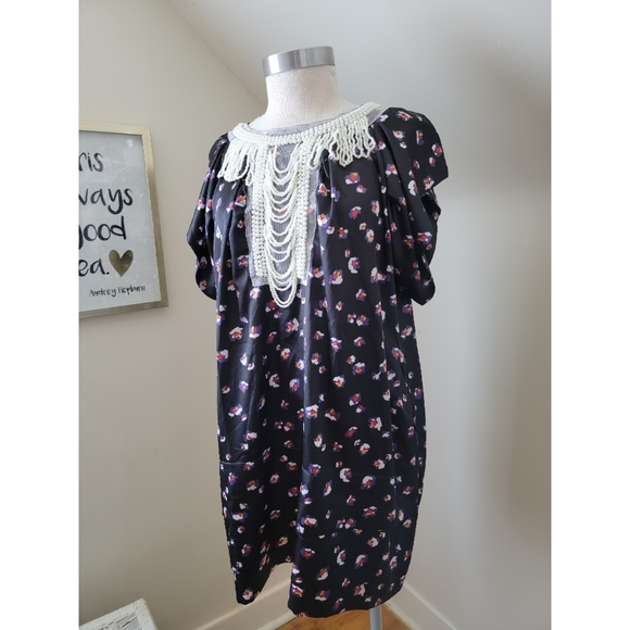 BOOHOO DINA Pearl Neck trim dress - Picture 3 of 8